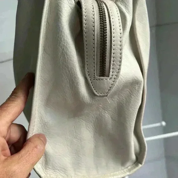 American Leather Company 3 zip Shoulder Bag - Picture 7 of 10